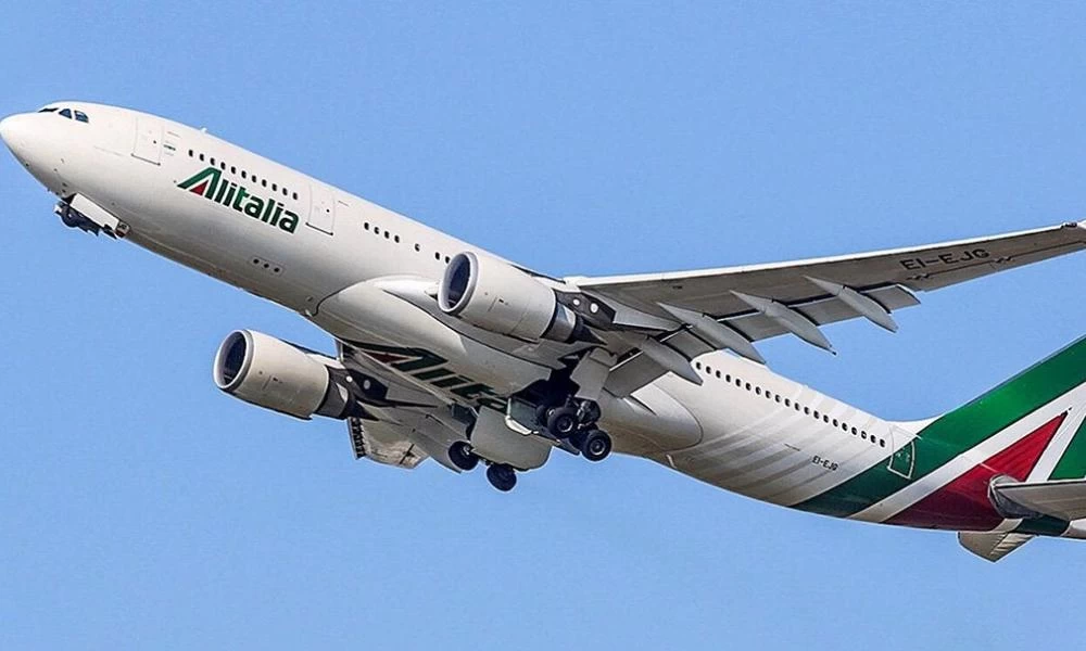 Alitalia: Ξεκινάει πτήσεις Ρώμη-Νέα Υόρκη με υποχρεωτικό τεστ κορονοϊού
